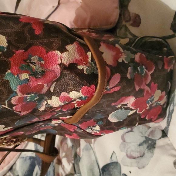 Calvin Klein floral medium size purse - Picture 3 of 5